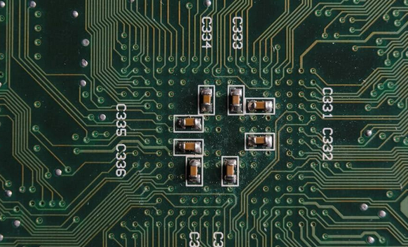 ​ PCB钻孔孔位偏、移，对位失准的原因及解决