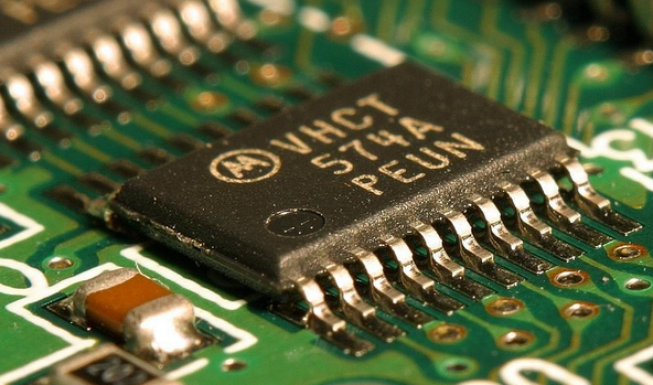 ​ 相比PCB板，软硬件结合板设计有什么不同？