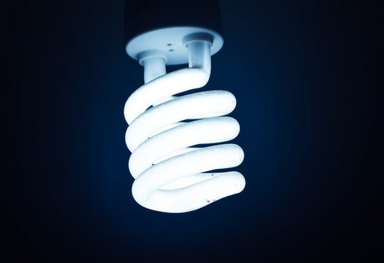 为什么LED灯越开越黑，甚至闪烁？
