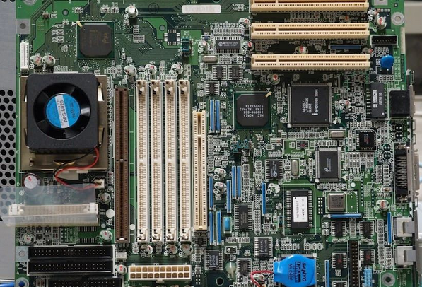 ​ 小白不能错过的PCB元器件布局及走线规范