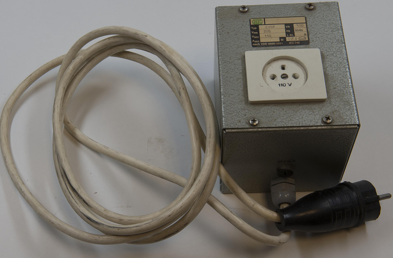 电流互感器为什么看不见直流?正文技术图1:电流互感器实物展示一次导体穿芯、二次绕组引出的基本结构。