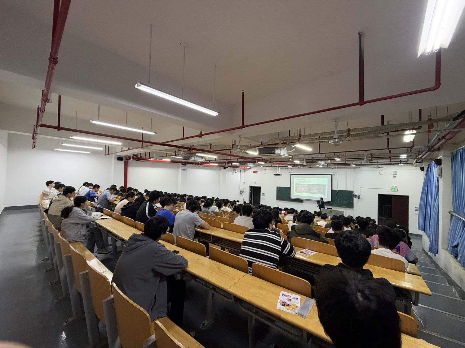 南华大学站活动教室全景